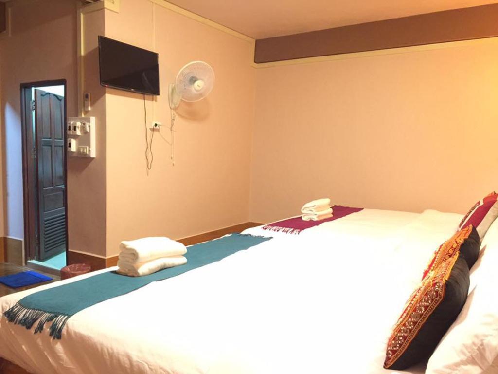 Happy River View Hotel วังเวียง ภายนอก รูปภาพ
